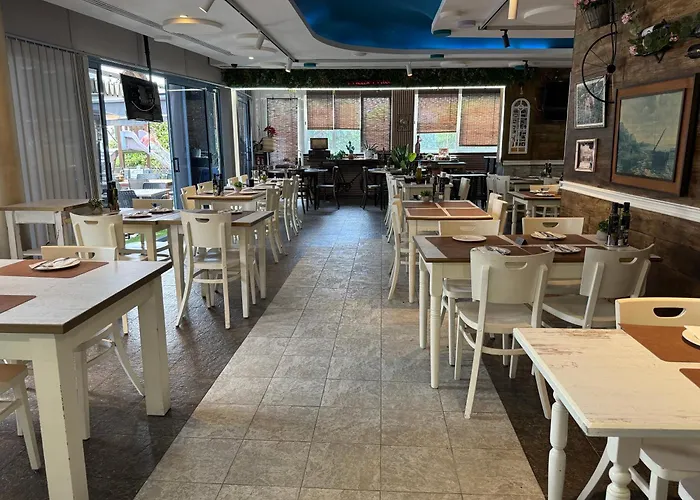Rentalmar Costa Aparthotel 3*